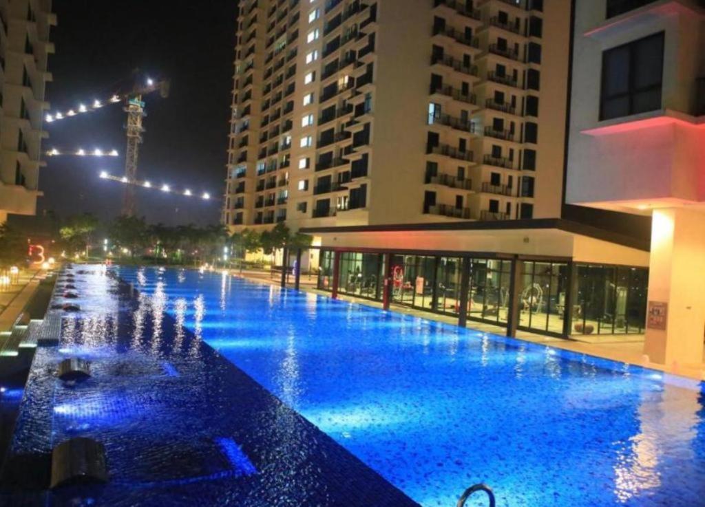 A 1-4 Pax Cozy Studio Tv Box Pool 100Mps Wifi 3 Bed Trefoil Setia Alam Exterior foto